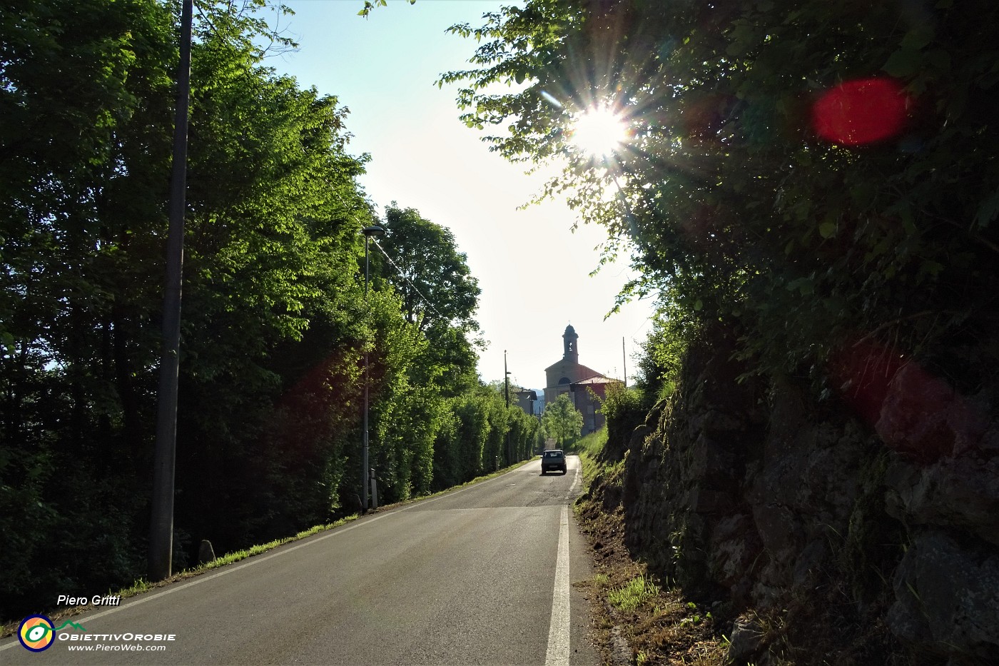 37 Breve tratto su strada asfaltata con la  Chiesa di Somendenna.JPG